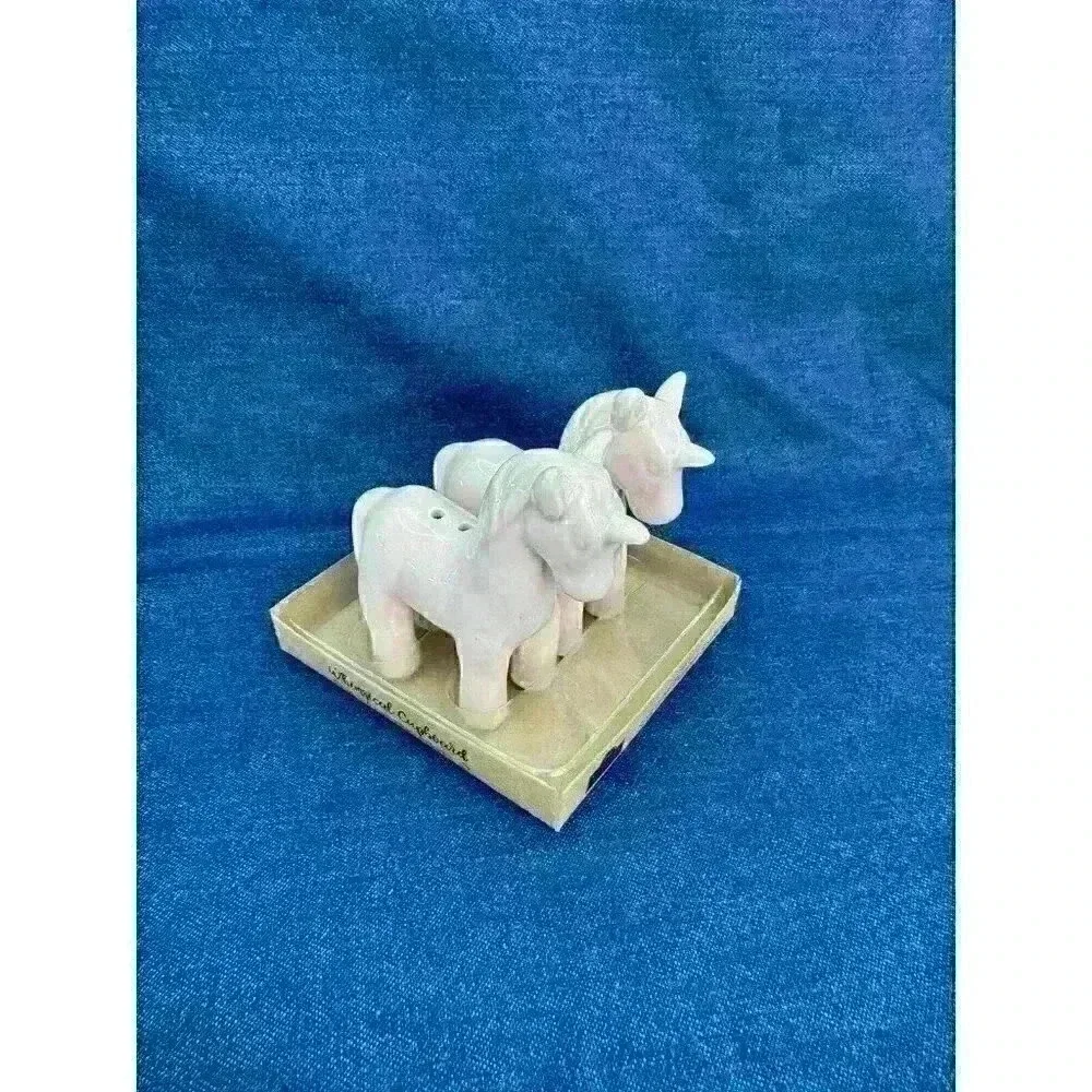 NIB Whimsical Cupboard Unicorn Salt Pepper Shakers Rose Pink Kitchen‎
